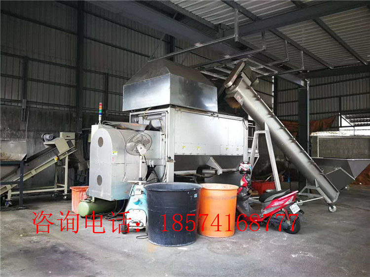  �鰲�����ݿ͑�����İl(f��)�͹޵��m�÷���