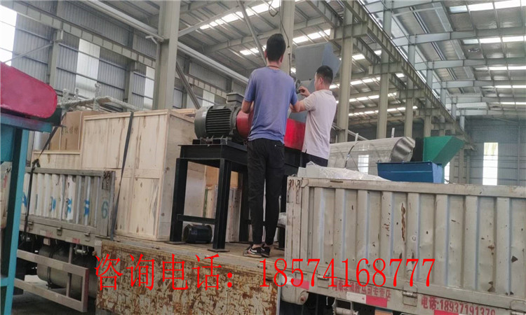 山東2.2米22米烘干機(jī)配套12C風(fēng)機(jī)發(fā)貨裝車現(xiàn)場