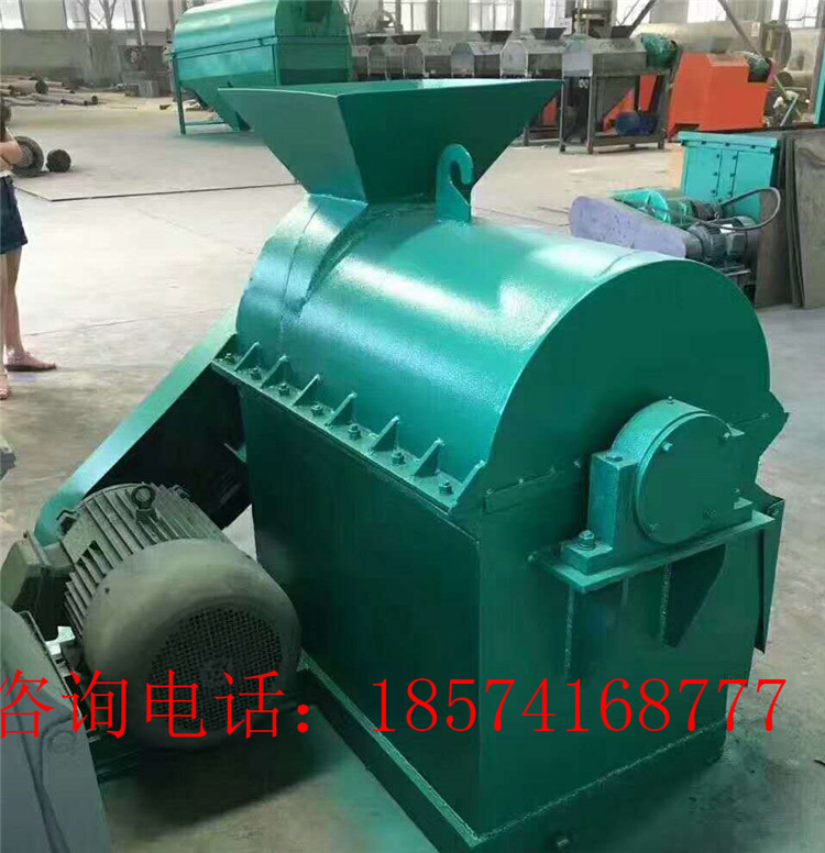 有機肥生產(chǎn)線廠家生產(chǎn)的有機肥粉碎機為啥不沾壁不堵料?