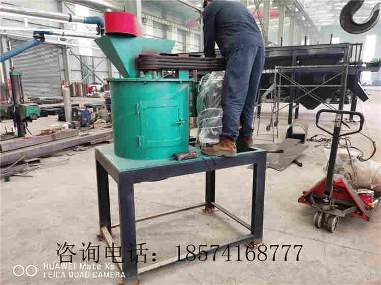 立式粉碎機(jī)加工現(xiàn)場(chǎng)