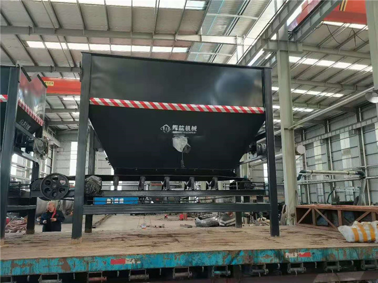 鏟車(chē)料倉(cāng)