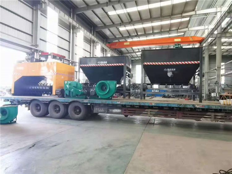 鏟車(chē)料倉(cāng)