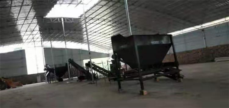 年產(chǎn)1萬噸豬糞擠壓造粒機(jī)生產(chǎn)線設(shè)備