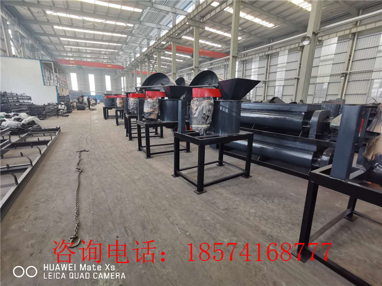 立式有機(jī)肥粉碎機(jī)生產(chǎn)現(xiàn)場(chǎng)