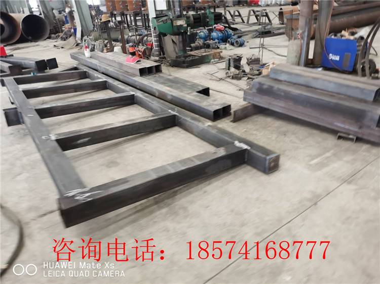 有機肥雙軸攪拌機的生產(chǎn)現(xiàn)場