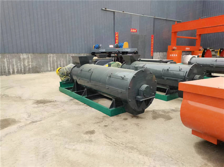 有機肥發(fā)酵后直接造粒設備羊糞攪齒造粒機