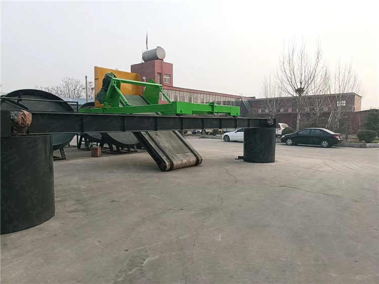 興達鏈板式發(fā)酵翻堆機 雞糞復合肥翻拋機 生物有機肥設備廠家