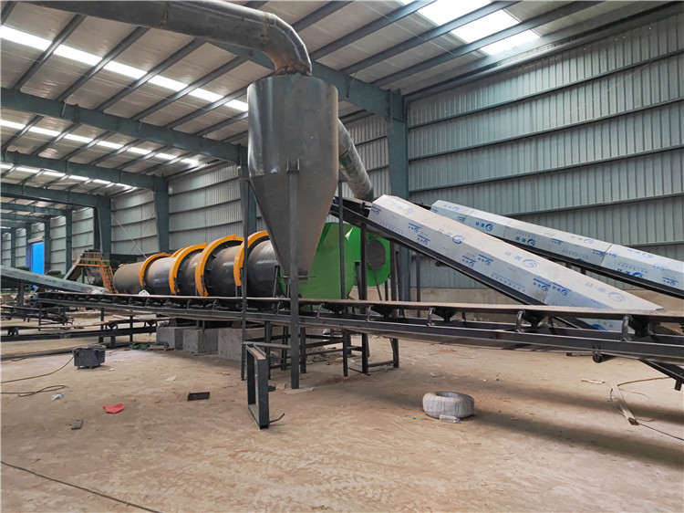 牛糞有機肥生物肥制作生產(chǎn)線所需設備加工現(xiàn)場