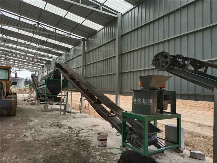 雞牛糞有機(jī)肥粉碎設(shè)備 羊糞加工的機(jī)肥生產(chǎn)線 腐殖酸粉碎機(jī)