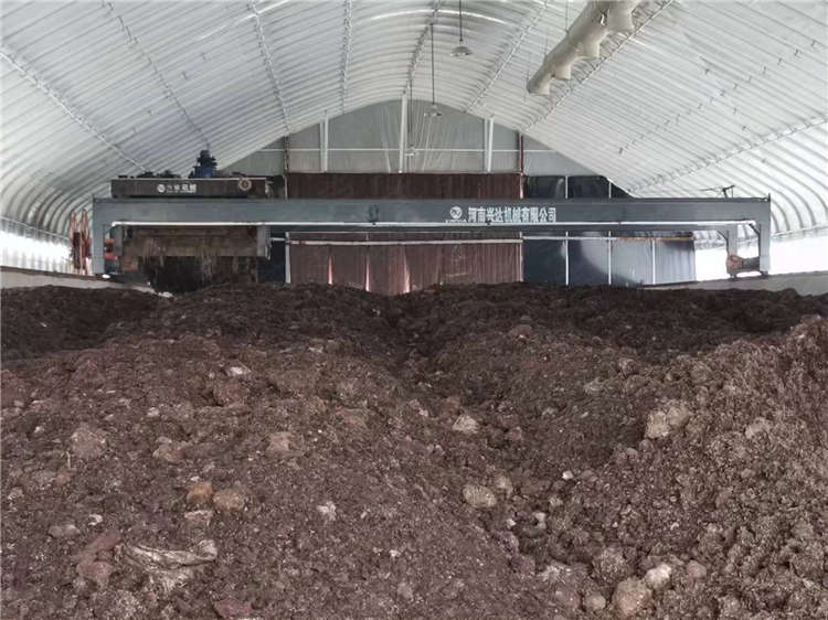 甘蔗渣深糟鏈板翻堆機 生物有機肥鏈板翻堆機 羊糞深槽發(fā)酵翻拋機 興達環(huán)保設(shè)備