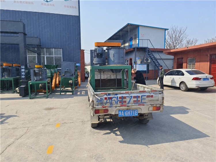 中小型立式有機(jī)肥粉碎機(jī) 禽畜糞便加工有機(jī)肥設(shè)備 興達(dá)機(jī)械