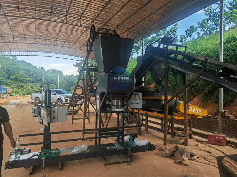 年產(chǎn)5000噸的粉劑生產(chǎn)線設(shè)備安裝現(xiàn)場(chǎng)