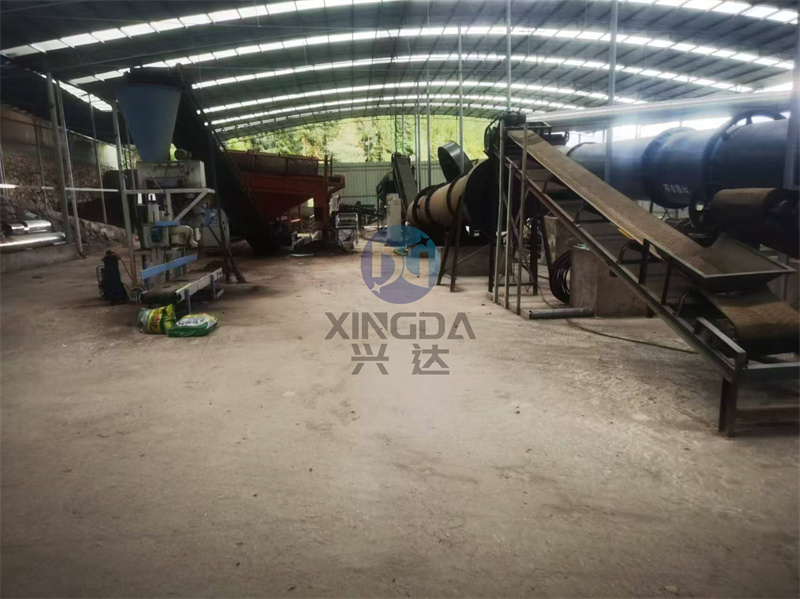 年產(chǎn)2萬噸顆粒有機(jī)肥生產(chǎn)線安裝現(xiàn)場(chǎng)
