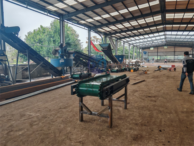 水溶性配方肥有機肥生產(chǎn)線設備安裝現(xiàn)場