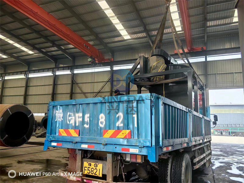 1.5米立式粉碎機(jī)發(fā)貨現(xiàn)場