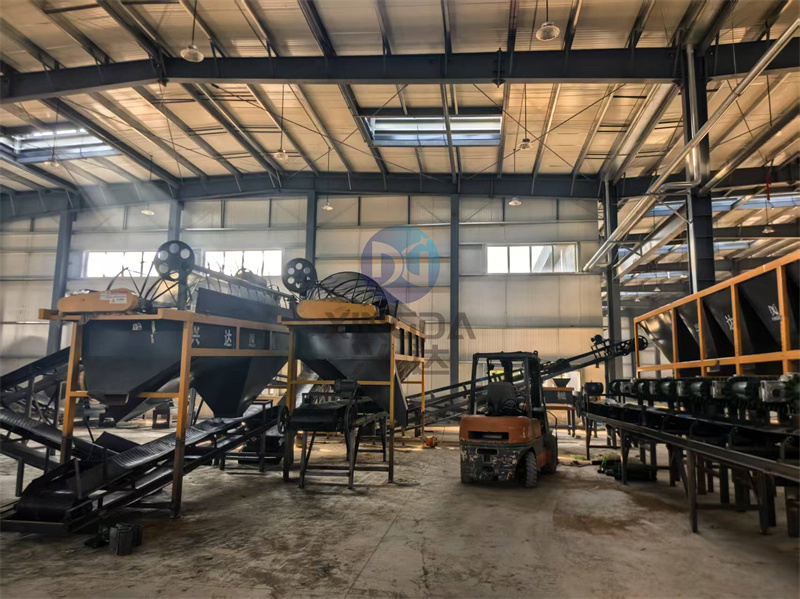 年產(chǎn)3萬(wàn)噸有機(jī)肥生產(chǎn)線安裝現(xiàn)場(chǎng)