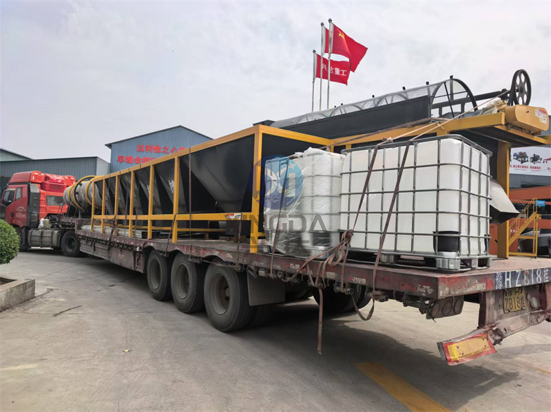 年產(chǎn)10萬噸有機(jī)肥生產(chǎn)線發(fā)貨現(xiàn)場