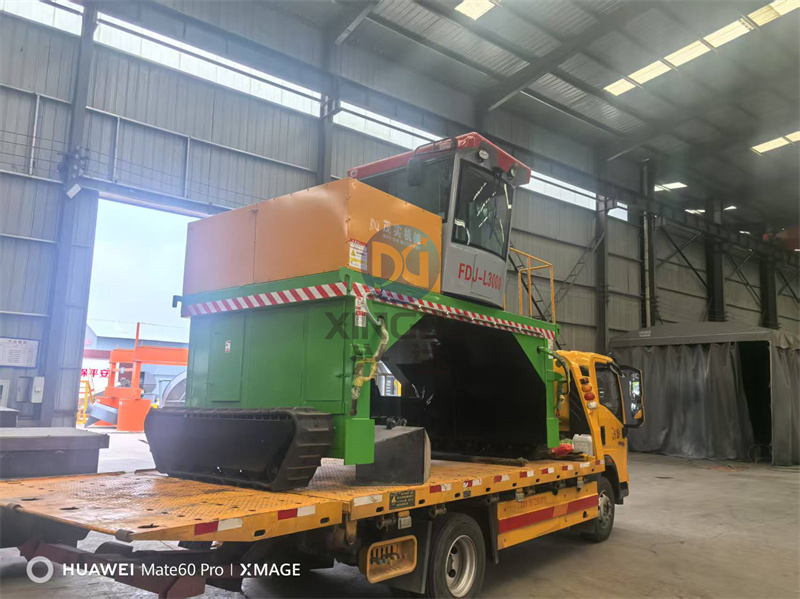 3000型履帶翻拋機(jī)發(fā)貨現(xiàn)場