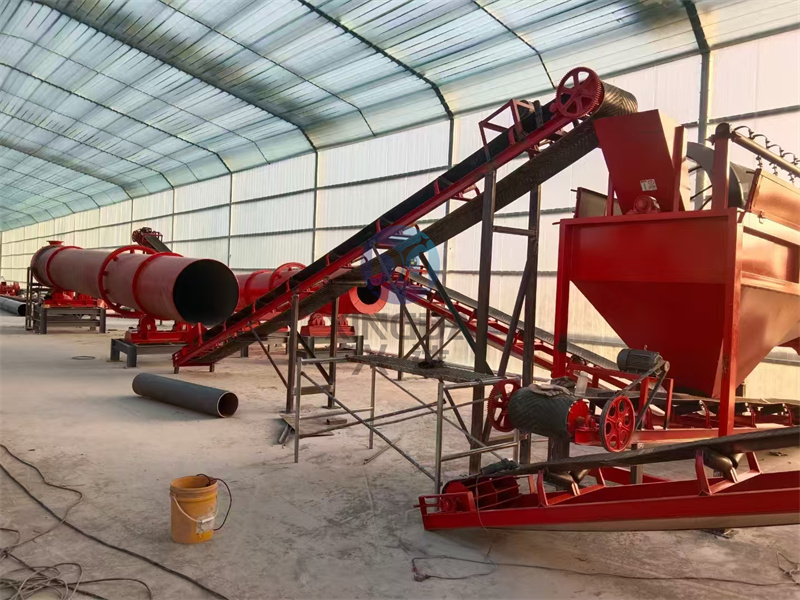 年產(chǎn)1萬(wàn)噸顆粒有機(jī)肥生產(chǎn)線安裝現(xiàn)場(chǎng)