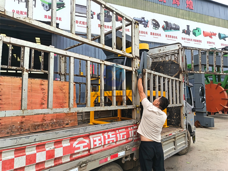 立式多刀片粉碎機(jī)發(fā)貨現(xiàn)場