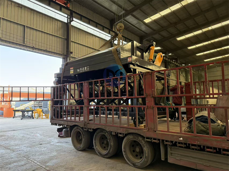 4米液壓槽式翻拋機發(fā)貨現場